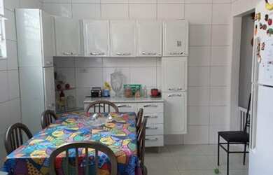 Imagem: A casa possui 3 Dormitórios, 3 Banheiros, 1 Vaga na garagem