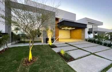 Imagem: A casa em condomínio possui 3 Dormitórios, 4 Banheiros, 4