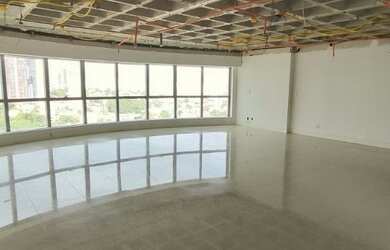 Imagem: O depósito possui 4 Vagas na garagem e 90m² de Área e está