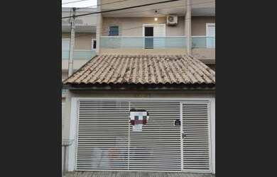 Imagem: A casa possui 3 Dormitórios, 4 Banheiros, 2 Vagas na garagem