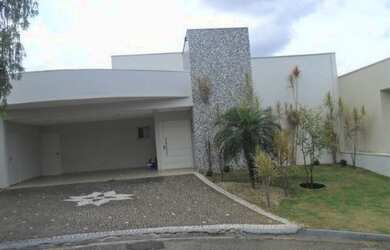 Imagem: A casa em condomínio possui 3 Dormitórios, 4 Banheiros, 2