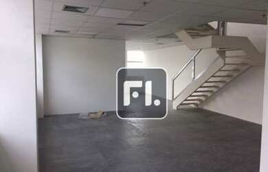 Imagem: O depósito possui 5 Vagas na garagem, 130m² de Área e está