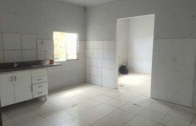 Imagem: A casa possui 2 Dormitórios, 1 Banheiro, 1 Vaga na garagem