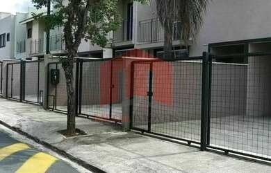 Imagem: A casa possui 3 Dormitórios, 1 Banheiro, 2 Vagas na garagem