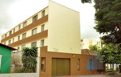 Imagem: O apartamento possui 2 Dormitórios, 1 Banheiro, 1 Vaga na garagem