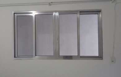 Imagem: A casa possui 1 Dormitório, 1 Banheiro, 1 Vaga na garagem