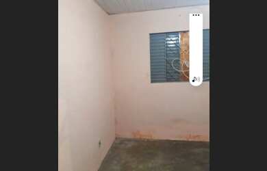 Imagem: A casa possui 2 Dormitórios, 1 Banheiro, 2 Vagas na garagem