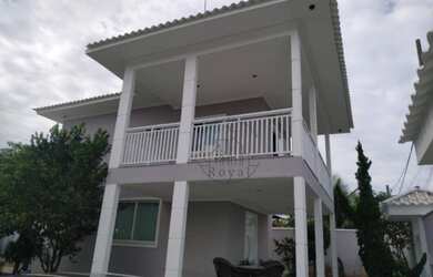 Imagem: A casa possui 4 Dormitórios, 2 Banheiros, 3 Vagas na garagem