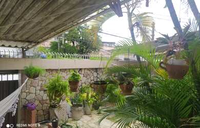 Imagem: A casa possui 3 Dormitórios, 2 Banheiros, 1 Vaga na garagem