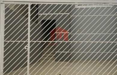 Imagem: A casa possui 2 Dormitórios, 1 Banheiro, 2 Vagas na garagem