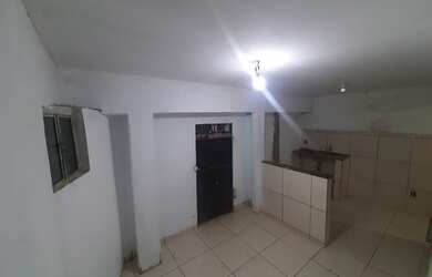 Imagem: A casa possui 1 Dormitório e 1 Banheiro e está localizado