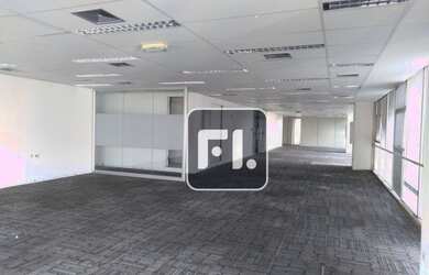 Imagem: O depósito possui 2 Vagas na garagem, 165m² de Área e está