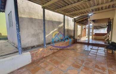 Imagem: A casa à venda possui 2 Dormitórios, 2 Banheiros, 3 Vagas