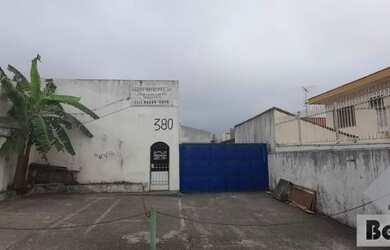 Imagem: O depósito possui 3 Vagas na garagem, 680m² de Área e está