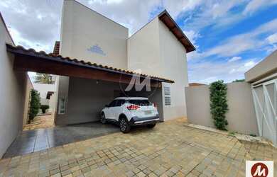 Imagem: O depósito possui 4 Vagas na garagem, 339m² de Área e está