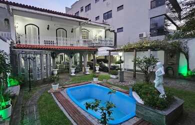 Imagem: A casa possui 4 Dormitórios, 1 Banheiro, 3 Vagas na garagem