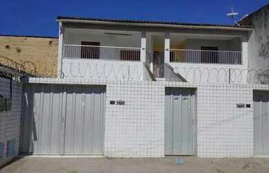 Imagem: A casa possui 2 Dormitórios, 1 Banheiro, 1 Vaga na garagem