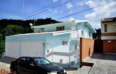 Imagem: O apartamento possui 2 Dormitórios, 1 Banheiro e 66m² de Área