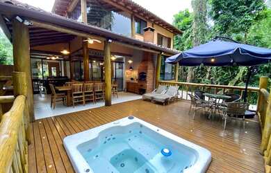 Imagem: A casa em condomínio possui 4 Dormitórios, 3 Banheiros, 3