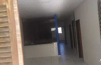 Imagem: A casa possui 3 Dormitórios, 2 Banheiros, 1 Vaga na garagem