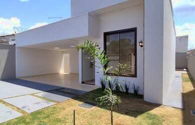 Imagem: A casa possui 3 Dormitórios, 2 Banheiros, 2 Vagas na garagem