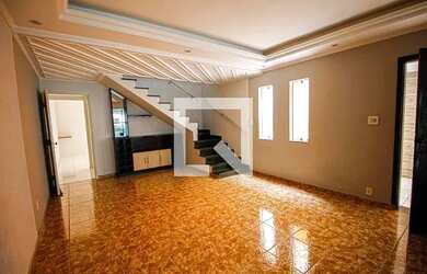 Imagem: A casa possui 4 Dormitórios, 4 Banheiros, 5 Vagas na garagem