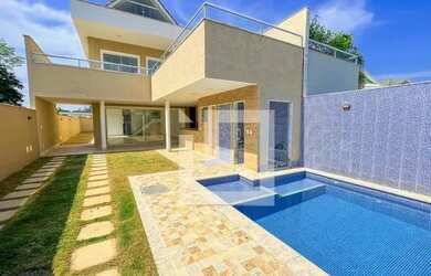 Imagem: A casa em condomínio possui 5 Dormitórios, 5 Banheiros, 3