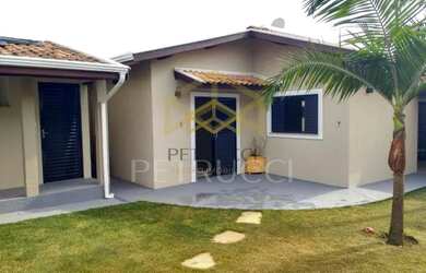 Imagem: A casa possui 3 Dormitórios, 1 Banheiro, 5 Vagas na garagem