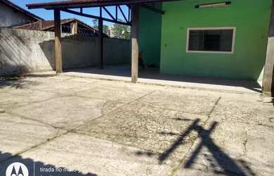 Imagem: A casa possui 3 Dormitórios, 1 Banheiro, 5 Vagas na garagem