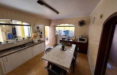 Imagem: O apartamento possui 4 Dormitórios, 4 Banheiros, 3 Vagas na