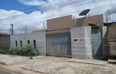 Imagem: A casa possui 2 Dormitórios, 2 Banheiros, 1 Vaga na garagem