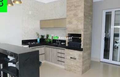 Imagem: A casa possui 3 Dormitórios, 3 Banheiros, 4 Vagas na garagem