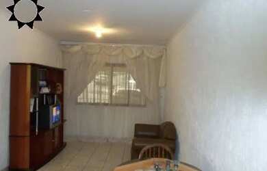 Imagem: A casa possui 4 Dormitórios, 1 Banheiro, 2 Vagas na garagem