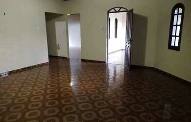 Imagem: A casa possui 2 Dormitórios, 2 Banheiros, 1 Vaga na garagem