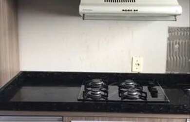 Imagem: O apartamento possui 2 Dormitórios, 1 Banheiro, 1 Vaga na garagem