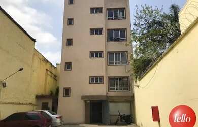 Imagem: O depósito possui 5 Vagas na garagem e 917m² de Área e está