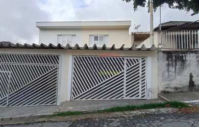 Imagem: A casa possui 3 Dormitórios, 3 Banheiros, 3 Vagas na garagem
