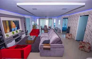 Imagem: A casa à venda possui 3 Dormitórios, 2 Banheiros, 2 Vagas