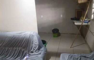 Imagem: A casa possui 2 Dormitórios, 1 Banheiro, 1 Vaga na garagem