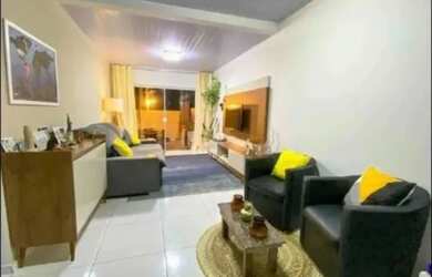 Imagem: A casa possui 3 Dormitórios, 2 Banheiros, 1 Vaga na garagem