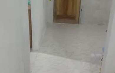 Imagem: A casa possui 3 Dormitórios, 1 Banheiro, 2 Vagas na garagem