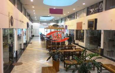 Imagem: O depósito possui 40m² de Área e está localizado em Estoril