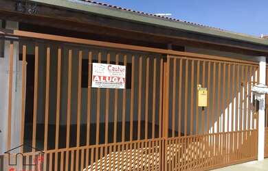 Imagem: A casa possui 2 Dormitórios, 1 Banheiro, 2 Vagas na garagem