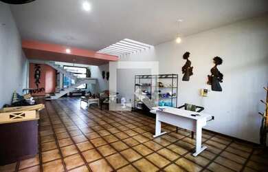 Imagem: A casa possui 3 Dormitórios, 5 Banheiros, 5 Vagas na garagem