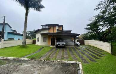 Imagem: A casa em condomínio possui 5 Dormitórios, 5 Banheiros, 4