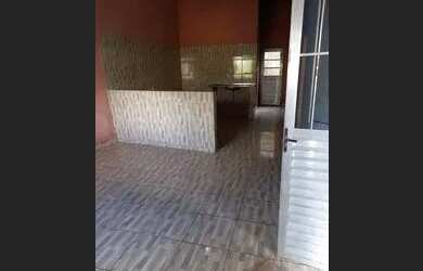 Imagem: A casa possui 2 Dormitórios, 1 Banheiro, 1 Vaga na garagem