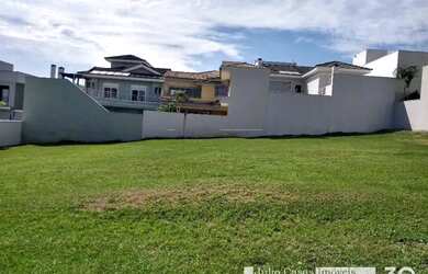 Imagem: O terreno possui 360m² de Área e está localizado em Parque