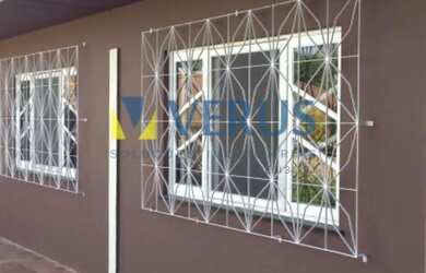 Imagem: A casa possui 3 Dormitórios, 1 Banheiro, 1 Vaga na garagem