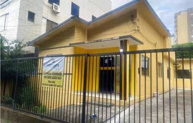 Imagem: O depósito possui 3 Vagas na garagem e 90m² de Área e está