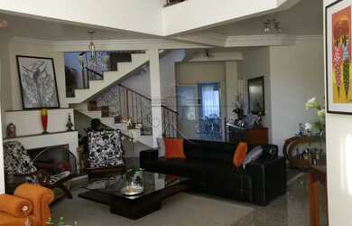 Imagem: A casa em condomínio possui 4 Dormitórios, 5 Banheiros, 2